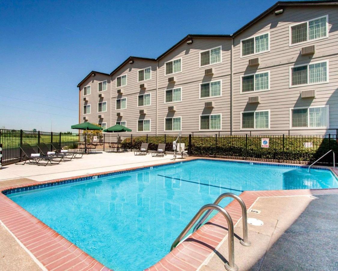 Quality Inn & Suites Springfield Exterior photo