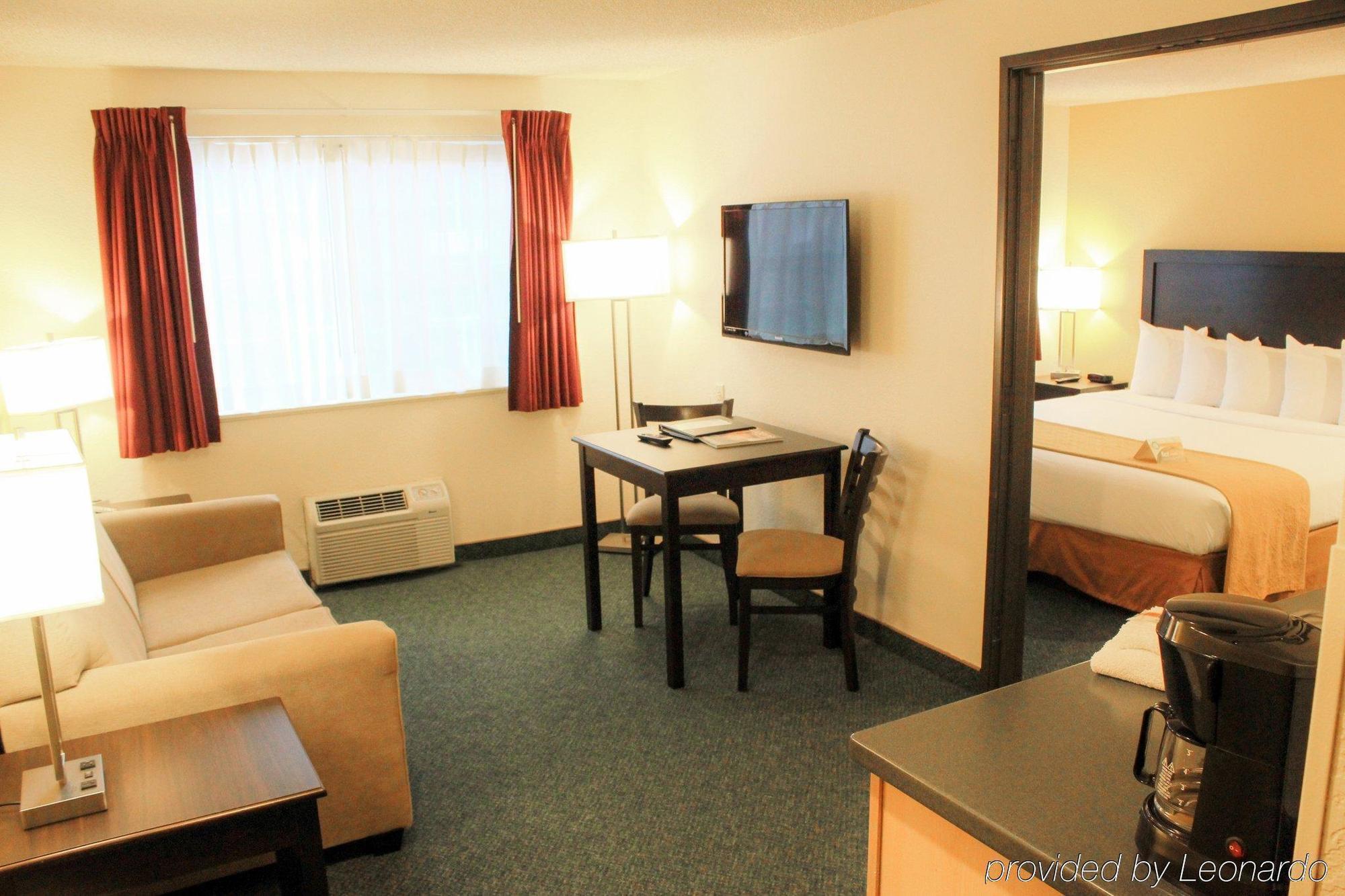 Quality Inn & Suites Springfield Exterior photo