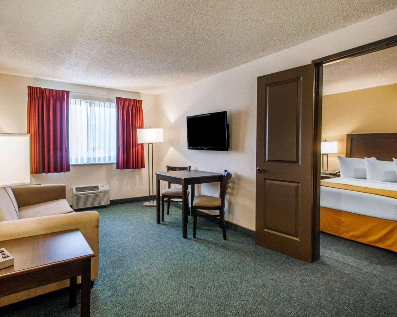 Quality Inn & Suites Springfield Exterior photo