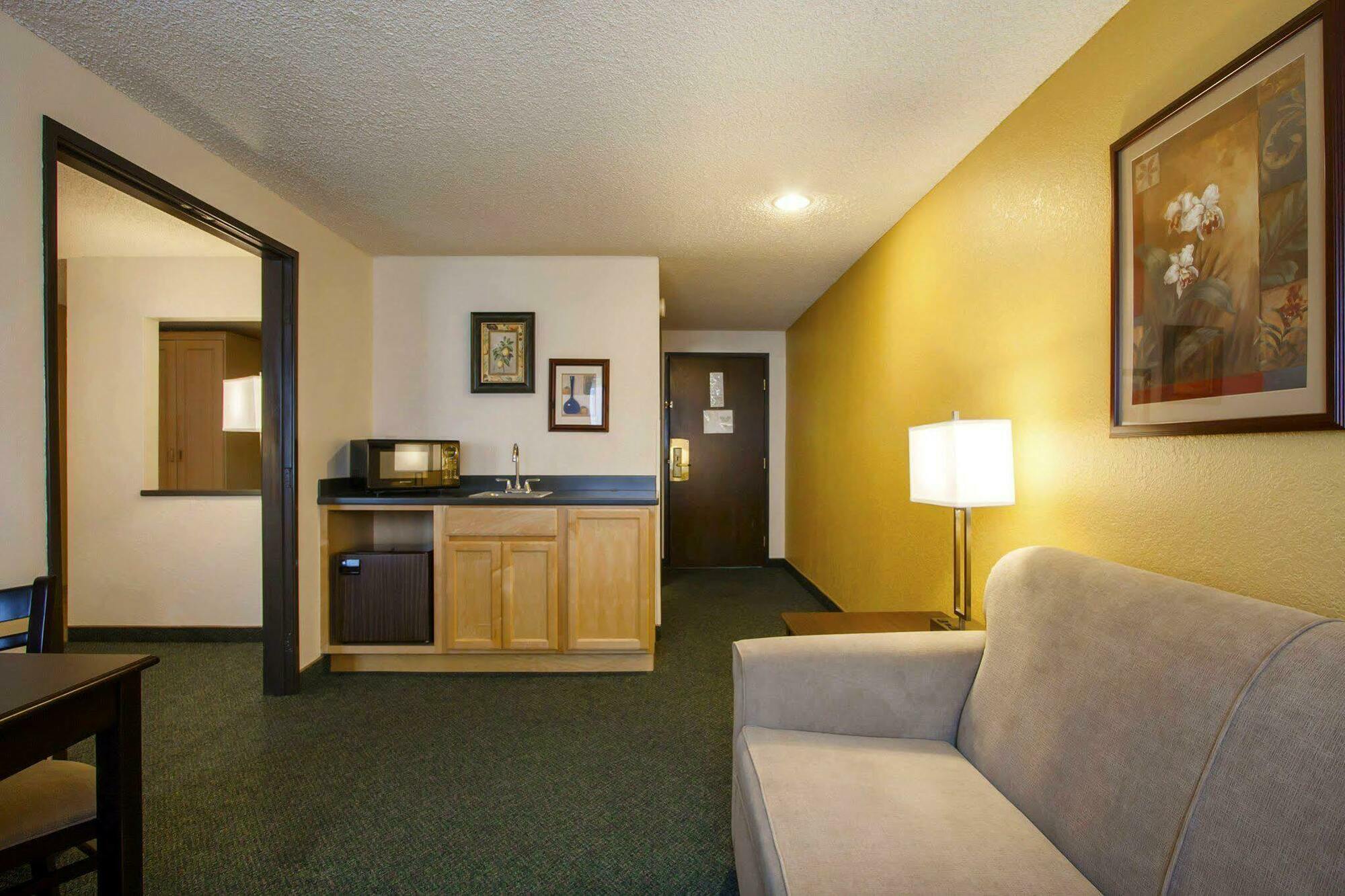 Quality Inn & Suites Springfield Exterior photo